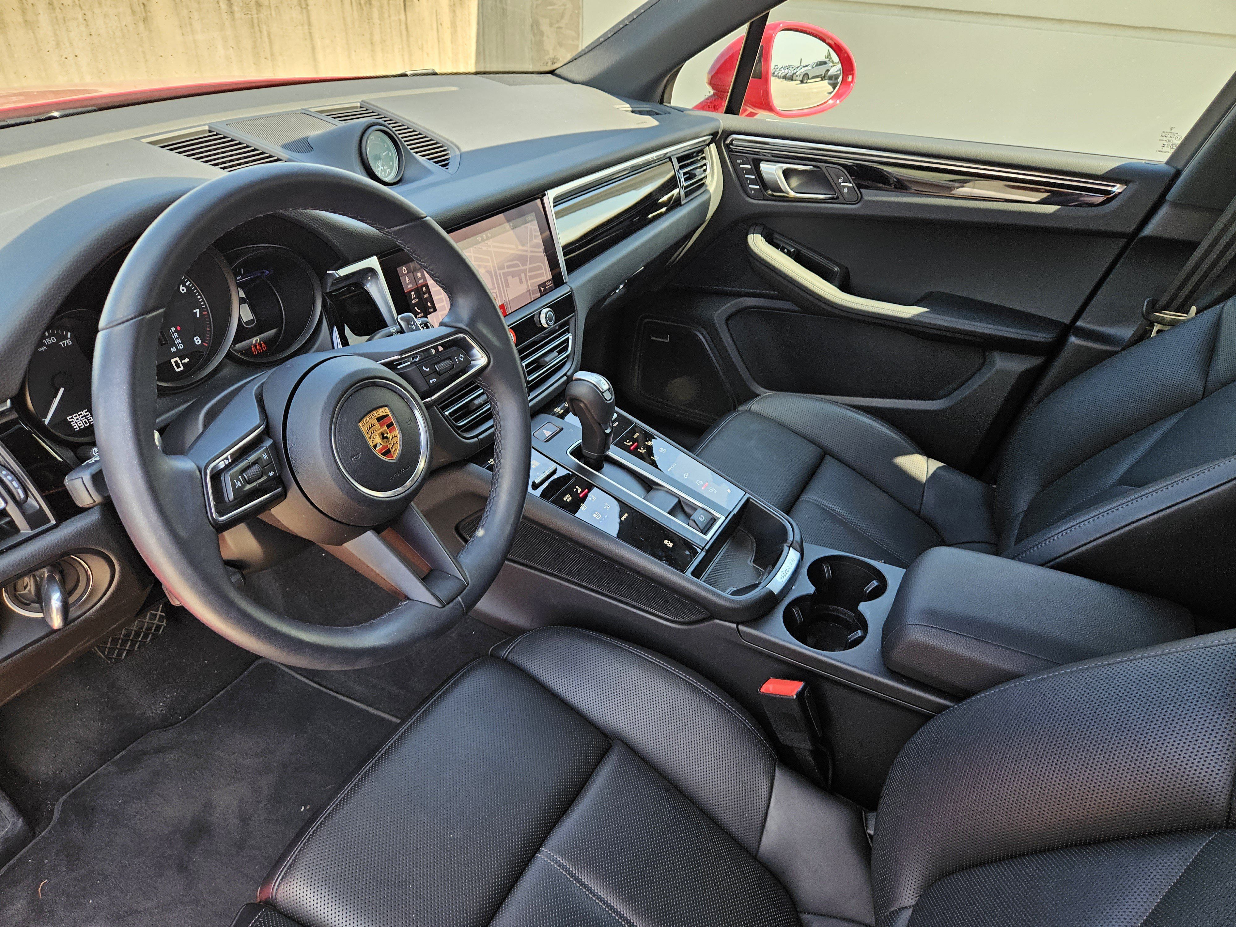 Certified 2026 Porsche Macan AWD/4WD image 4