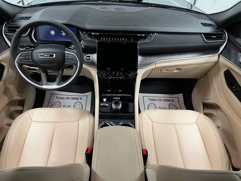 Used 2025 Jeep Grand Cherokee L Limited w/ Luxury Tech Group II AWD/4WD image 25
