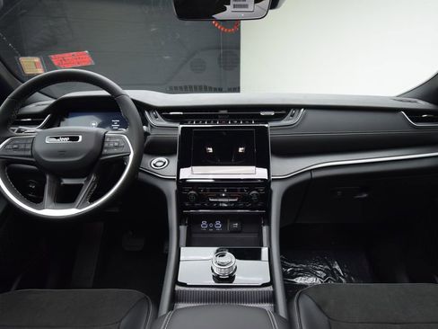 New 2025 Jeep Grand Cherokee Laredo image 37