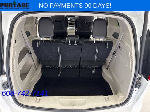 Used 2023 Chrysler Pacifica Touring-L FWD image 41