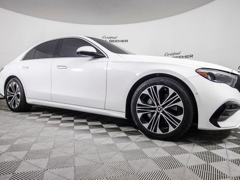 Used 2025 Mercedes-Benz E 350 4MATIC Sedan image 2