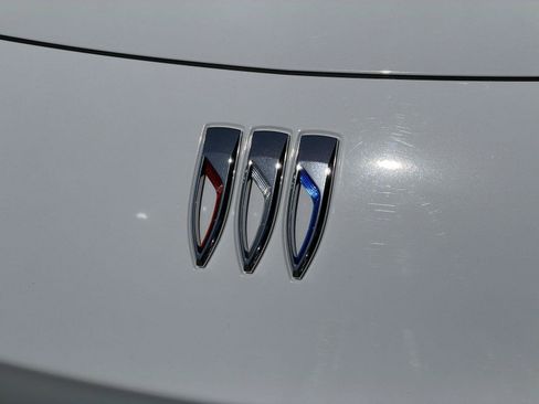 Used 2025 Buick Envista Preferred FWD image 28