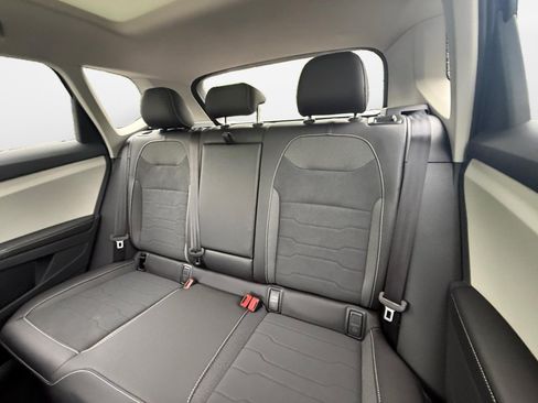 New 2026 Volkswagen Taos SE AWD/4WD image 12