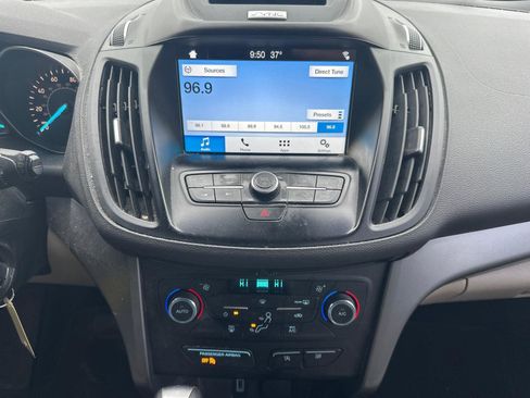 Used 2017 Ford Escape SE w/ Equipment Group 201A image 6