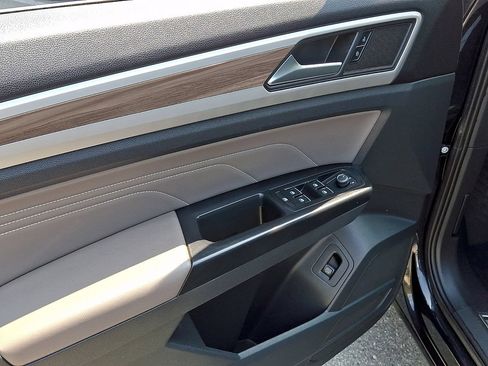 Used 2021 Volkswagen Atlas SEL FWD image 12