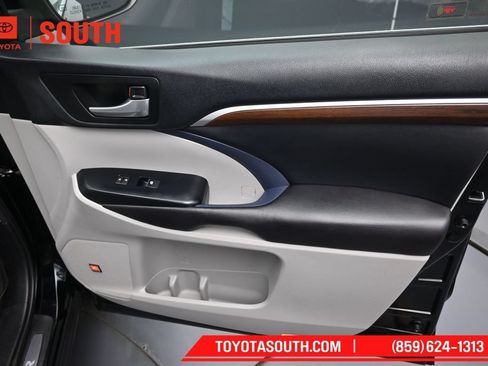 Used 2016 Toyota Highlander Limited AWD/4WD image 35
