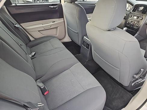 Used 2007 Chrysler 300 RWD image 19