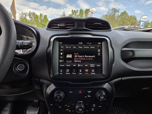 Used 2023 Jeep Renegade Latitude AWD/4WD image 25