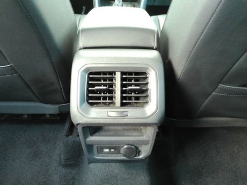 Used 2024 Volkswagen Tiguan SE R-Line image 29