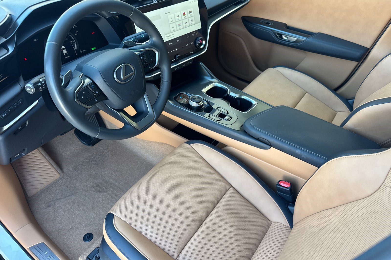 Certified 2023 Lexus RZ 450e Premium w/ Technology Package AWD/4WD image 4