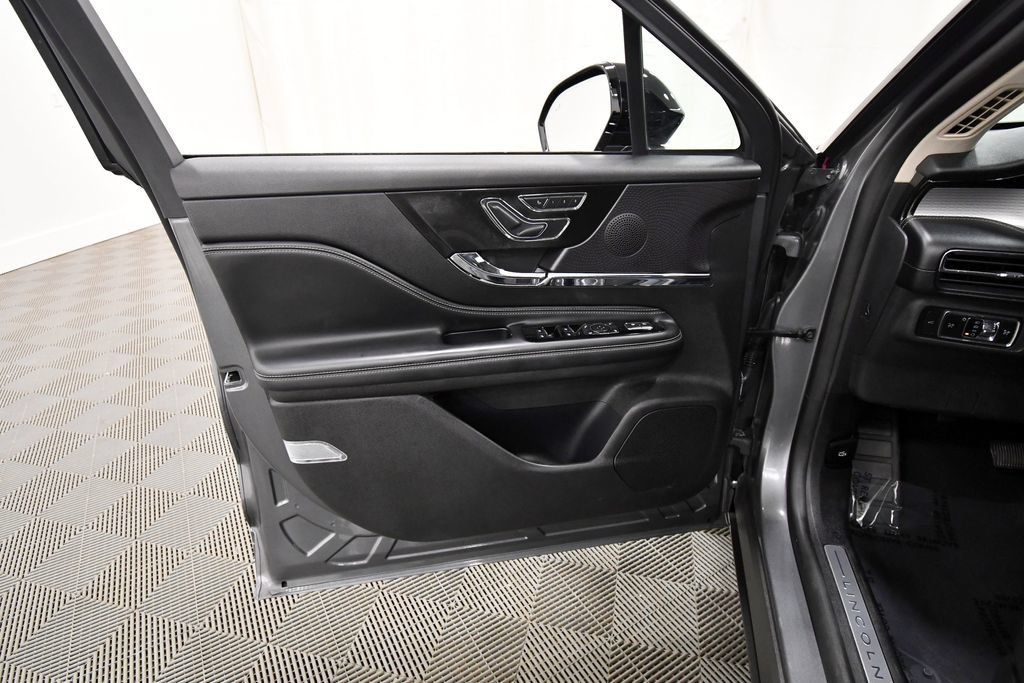 Used 2024 Lincoln Corsair AWD w/ Equipment Group 101A image 13