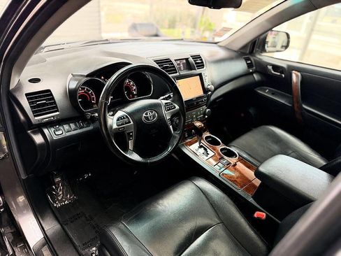 Used 2012 Toyota Highlander Limited w/ Tow Pkg AWD/4WD image 4