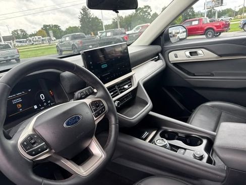 Certified 2025 Ford Explorer Active w/ Active Comfort Package AWD/4WD image 8
