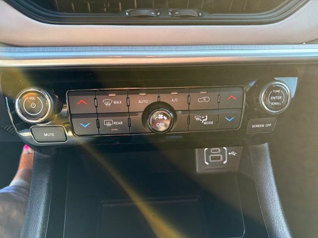 Used 2025 Jeep Compass Limited AWD/4WD image 23