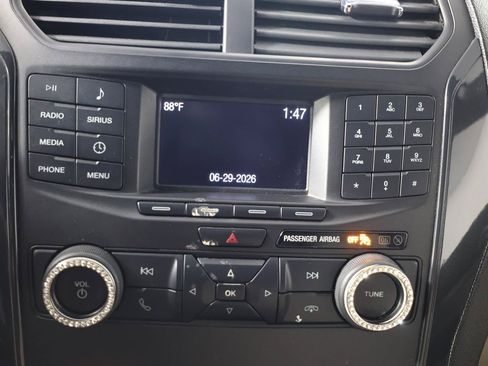 Used 2018 Ford Explorer XLT FWD image 16