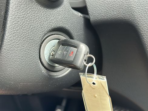 Used 2016 Nissan Rogue S AWD/4WD image 17