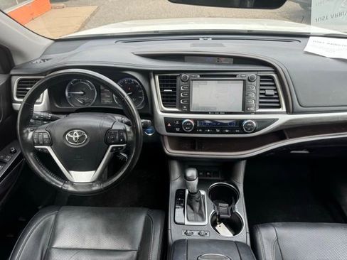 Used 2017 Toyota Highlander Limited Platinum AWD/4WD image 19