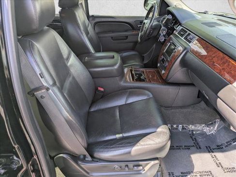 Used 2010 Chevrolet Suburban LTZ RWD image 20