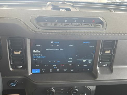 Used 2025 Ford Bronco Badlands image 23