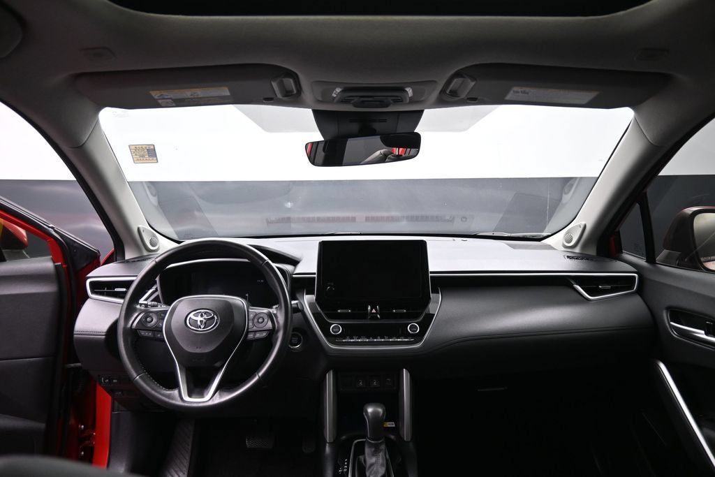 Used 2023 Toyota Corolla Cross XLE w/ Convenience Package FWD image 27