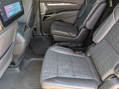 Certified 2026 Cadillac Escalade ESV Platinum Sport w/ LPO, ONYX Package AWD/4WD image 17