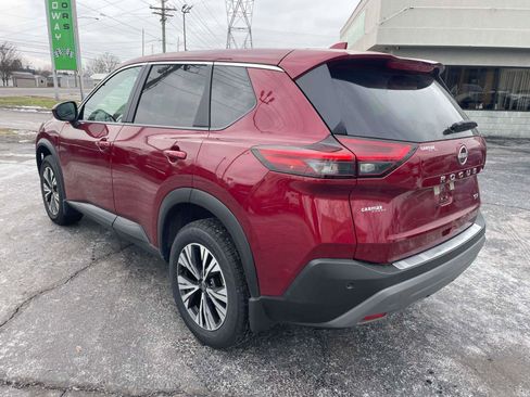 Used 2023 Nissan Rogue SV image 3