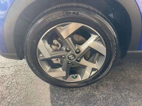 Used 2025 Hyundai Venue SEL FWD image 12