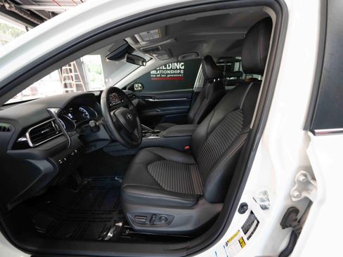 Used 2022 Toyota Camry SE AWD/4WD image 9