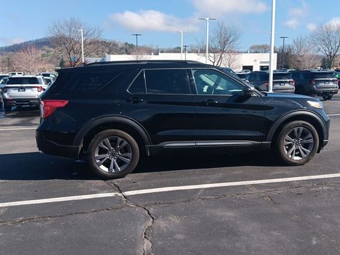Used 2023 Ford Explorer XLT w/ Equipment Group 202A AWD/4WD image 3