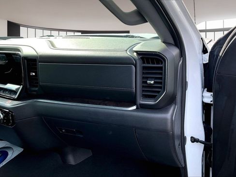 Used 2025 GMC Sierra 1500 SLT image 27