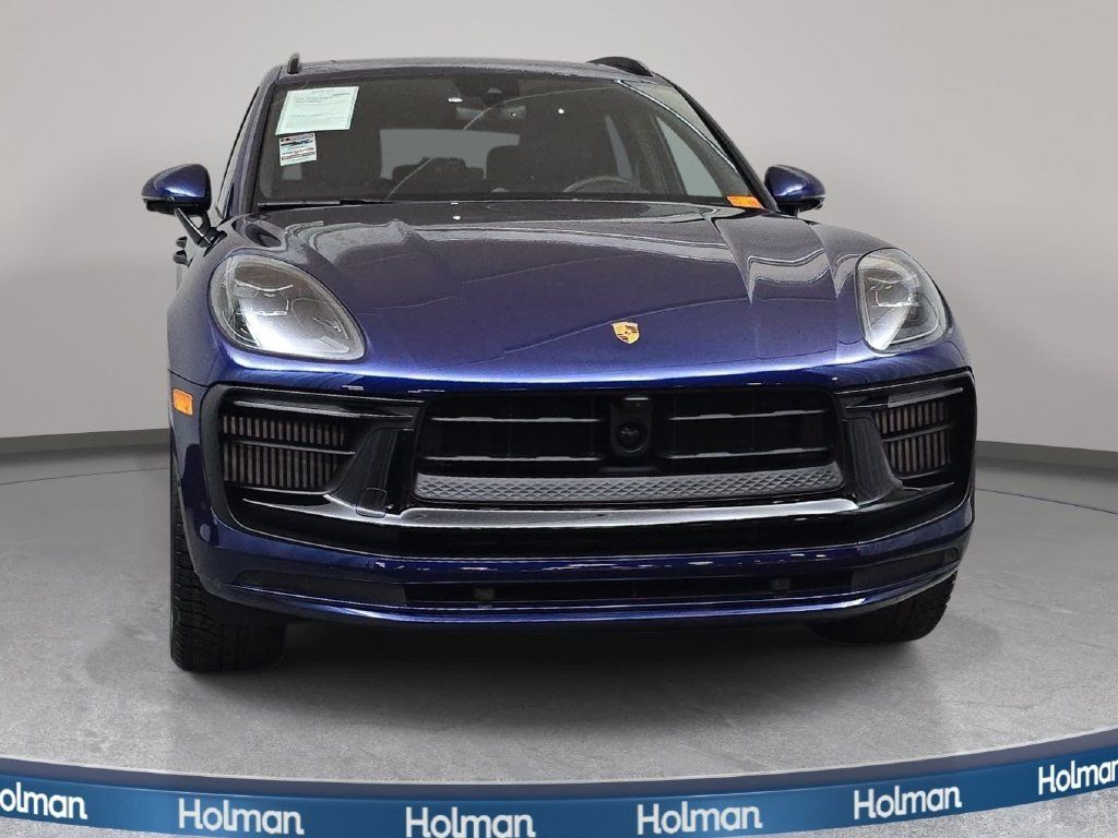 Used 2025 Porsche Macan GTS AWD/4WD image 3