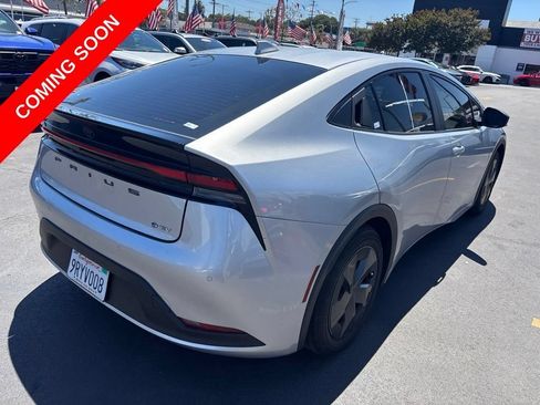 Used 2024 Toyota Prius LE FWD image 4