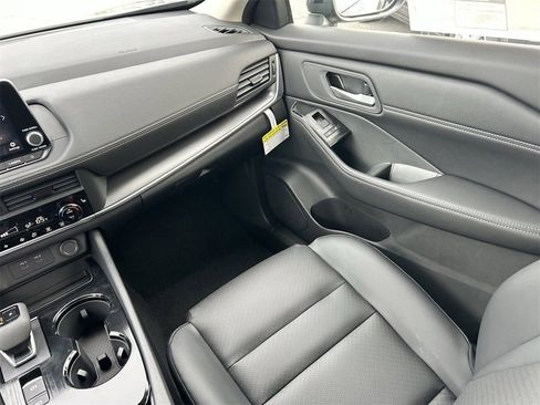 New 2026 Nissan Rogue SV FWD image 20