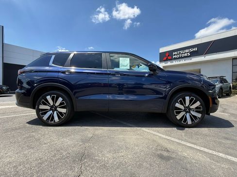 Used 2025 Mitsubishi Outlander SE AWD/4WD image 11