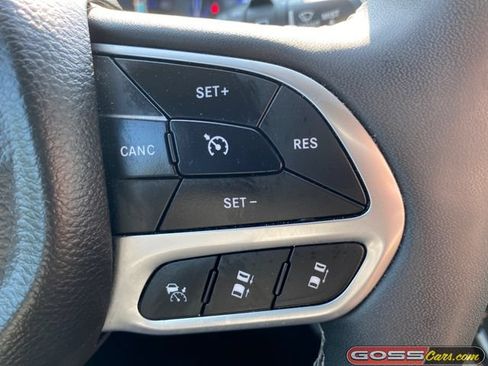 Certified 2024 Chrysler Pacifica Touring-L FWD image 19