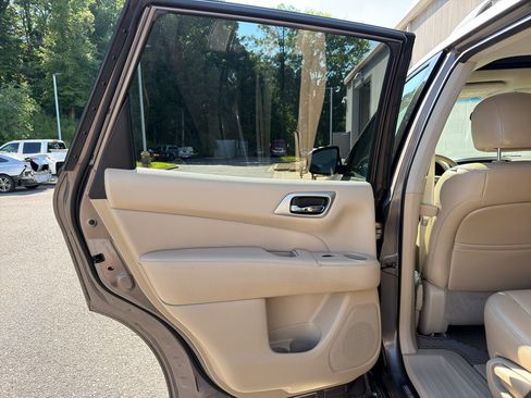 Used 2014 Nissan Pathfinder SL w/ SL Premium Package FWD image 12