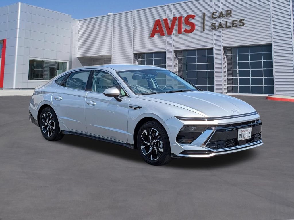 Used 2025 Hyundai Sonata SEL FWD image 3