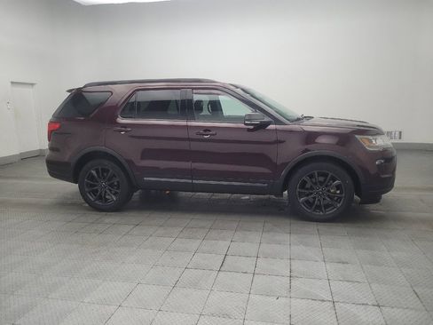 Used 2018 Ford Explorer XLT w/ Equipment Group 202A AWD/4WD image 11