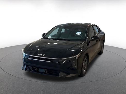 Used 2025 Kia K4 LXS image 7