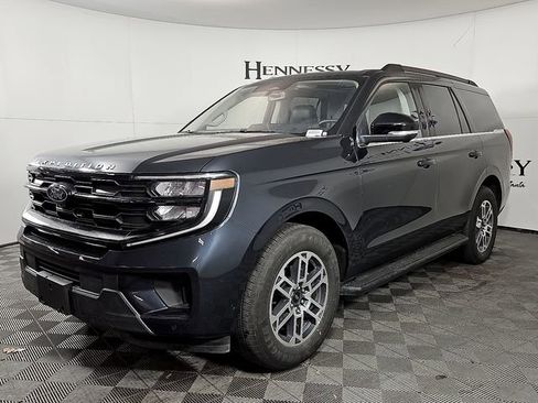 Certified 2025 Ford Expedition Active image 2