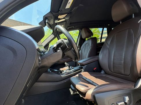Used 2019 BMW X3 xDrive30i w/ Premium Package AWD/4WD image 2