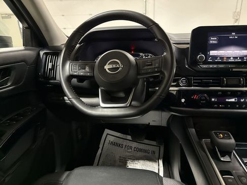 Used 2024 Nissan Pathfinder SV image 11