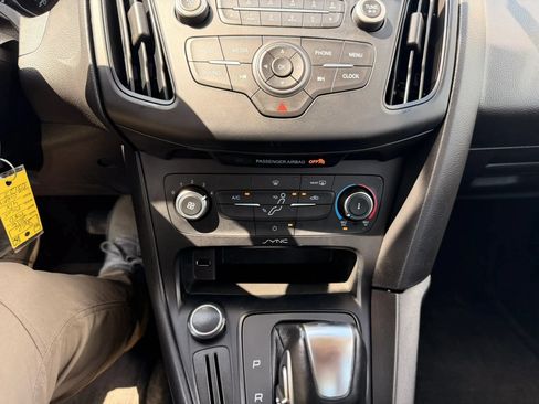 Used 2016 Ford Focus SE FWD image 35