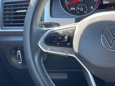 Used 2021 Volkswagen Atlas Cross Sport SE image 28