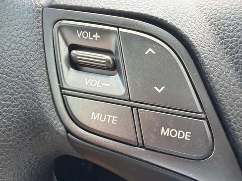 Used 2018 Hyundai Santa Fe SE FWD image 18