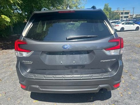 Used 2022 Subaru Forester Premium AWD/4WD image 5