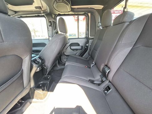 Used 2023 Jeep Gladiator Sport AWD/4WD image 5