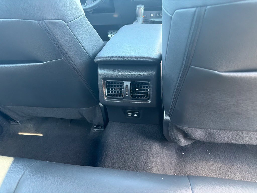 Used 2025 Toyota Camry SE FWD image 36