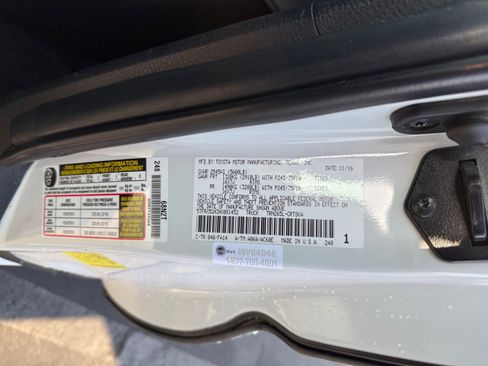 Used 2017 Toyota Tacoma SR image 21