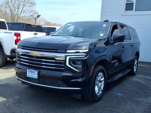 Certified 2025 Chevrolet Suburban LT AWD/4WD image 3
